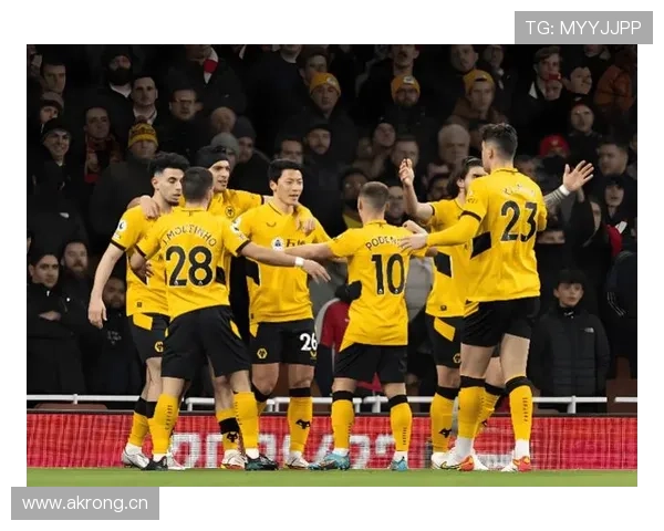 西汉姆联持续提升竞争力，力争英超前四席位奋力拼搏