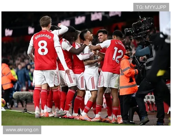 英超联赛进展：争冠与保级形势持续胶着，多队表现稳健